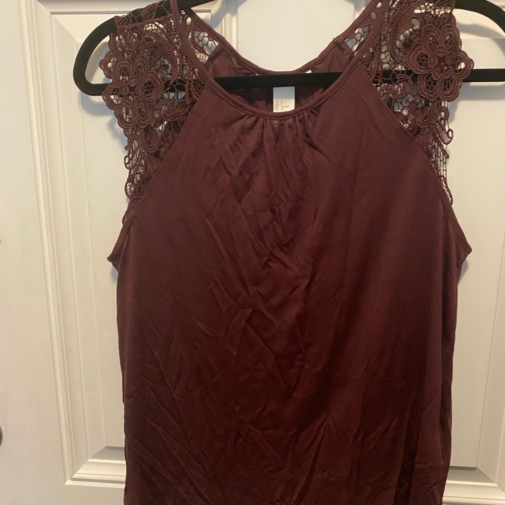 H&M tank with lace sleeve